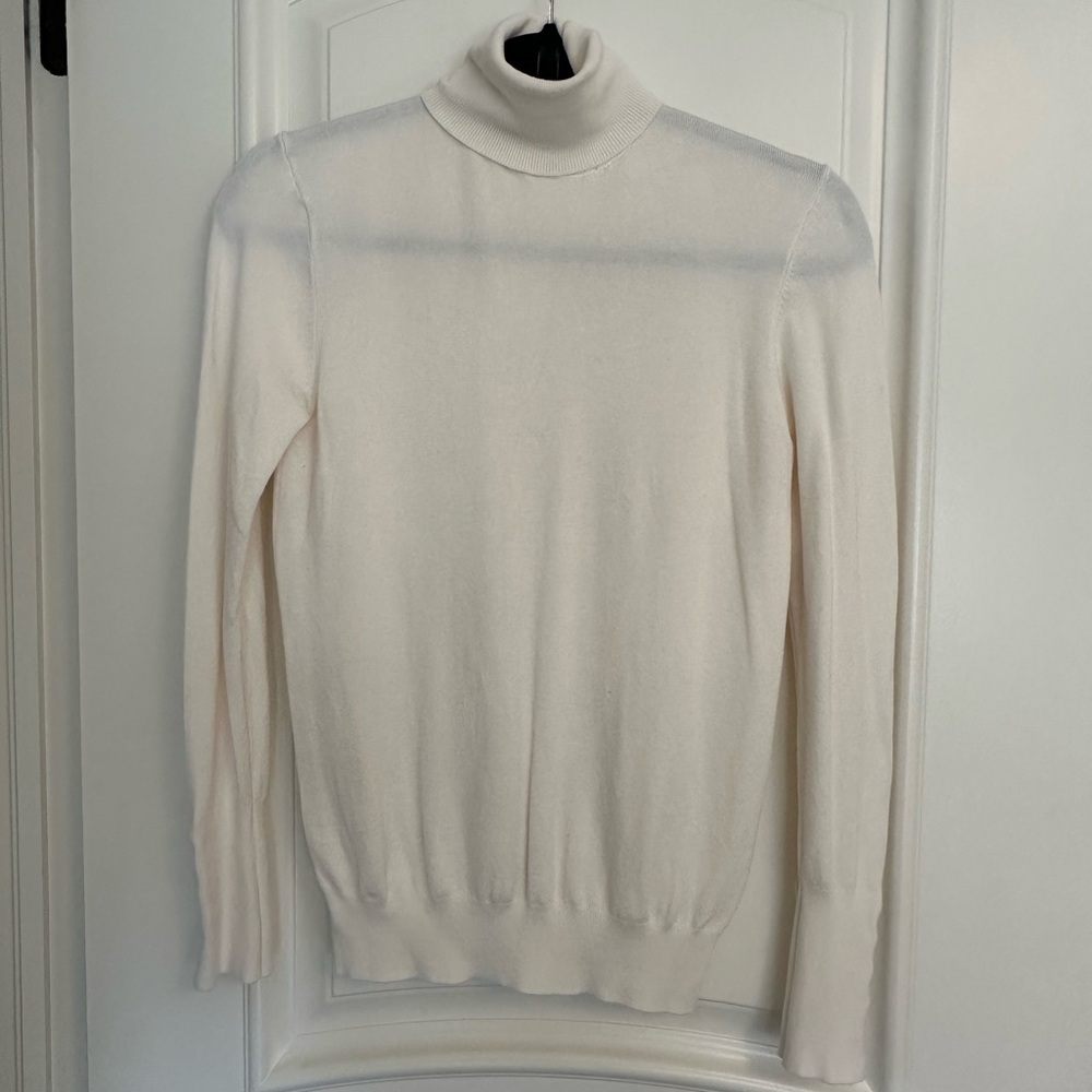 Zara women's Off-White Turtleneck Sweater